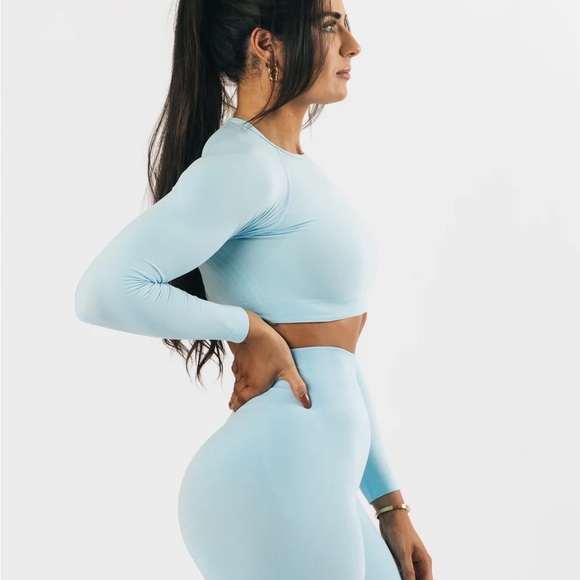 Alphalete amplify crop top in arctic blue - Picture 12 of 16